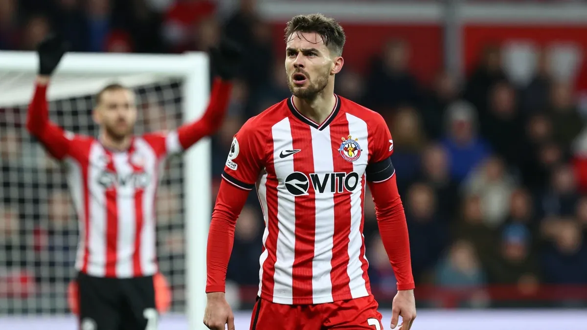 A late Enzo Le Fee penalty cancelled out Vitaly Janelt's goal as Brentford were held to a 1-1 home draw by Sunderland