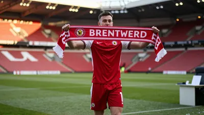 Brentford leads Spurs in race for 18-year-old midfield sensation