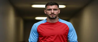 Brentford Midfielder Jordan Henderson in Talks with Chelsea for Potential Summer Move