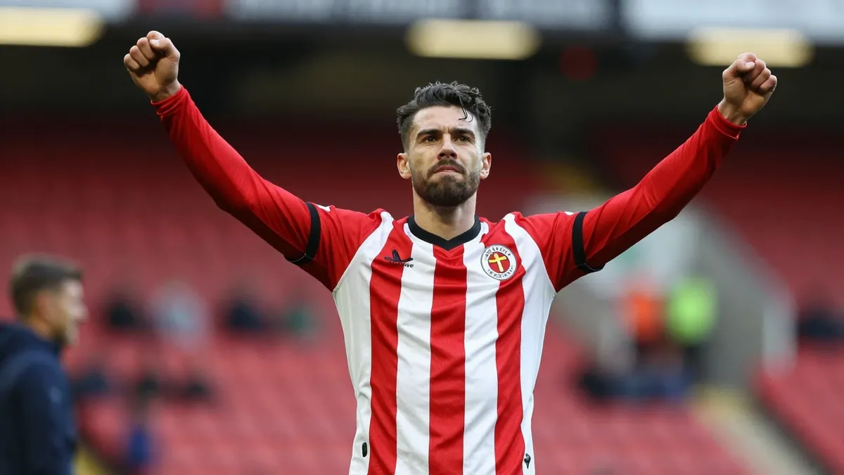 Brentford drew 1-1 with Sunderland to maintain their unbeaten Premier League start, while manager Keith Andrews praised...